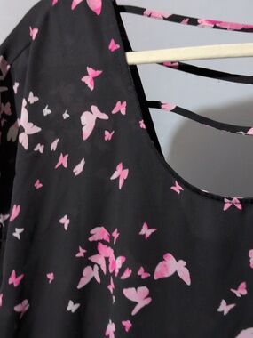 546: Torrid butterfly blouse